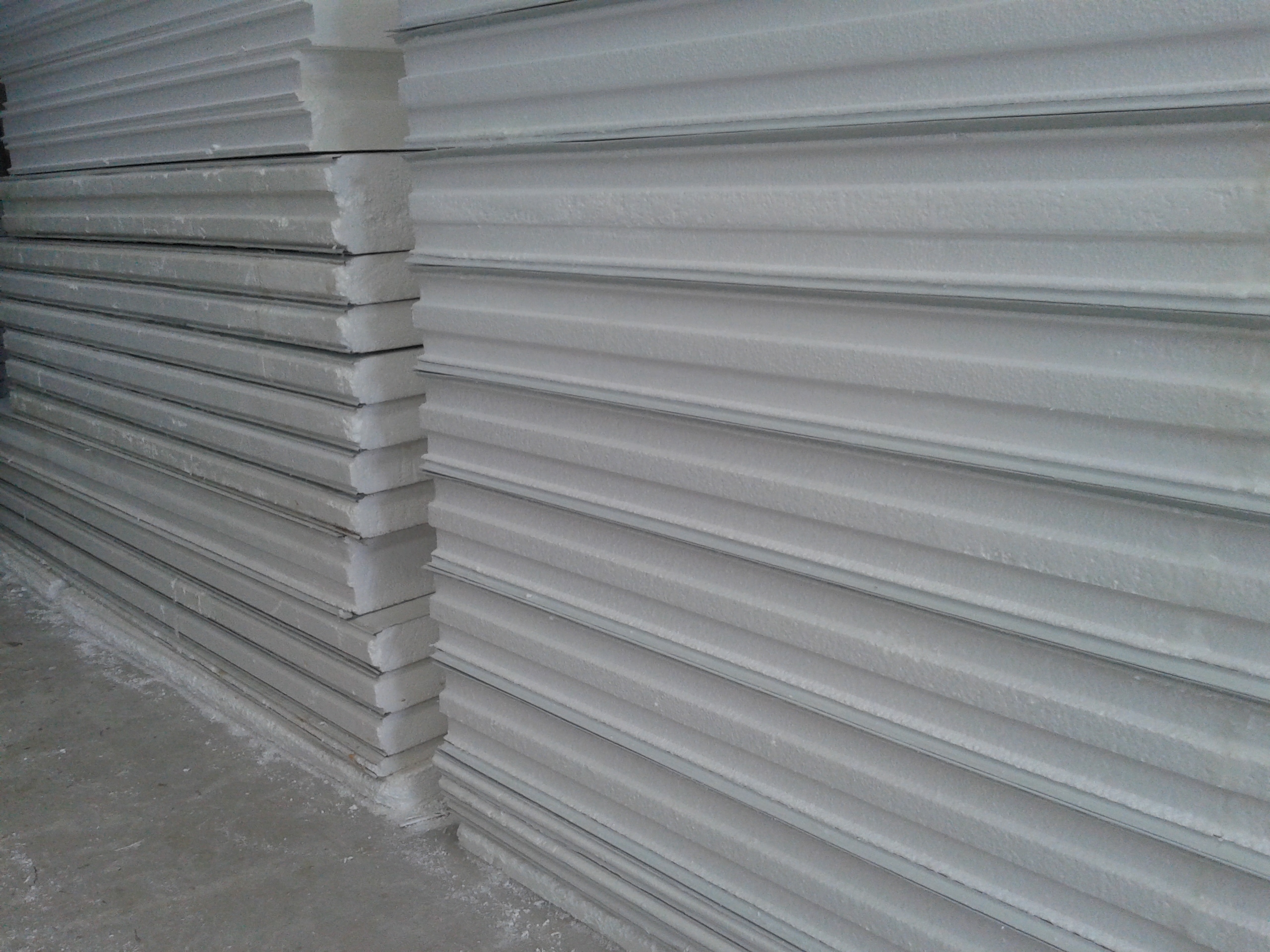 Câmara frigorífica de congelados -18°C instalada com porta de correr